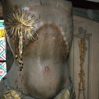 Krucyfiks w kaplicy Chrystusa Ukrzyżowanego, tors rzeźby przed konserwacją